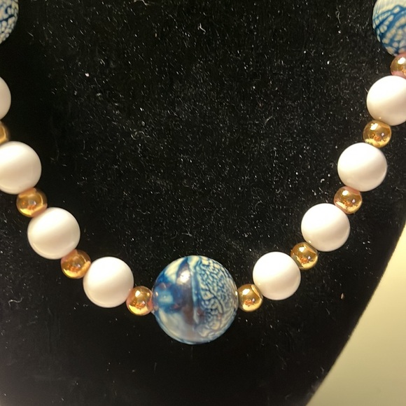 N45. Long blue and white beaded necklace. - Picture 2 of 3